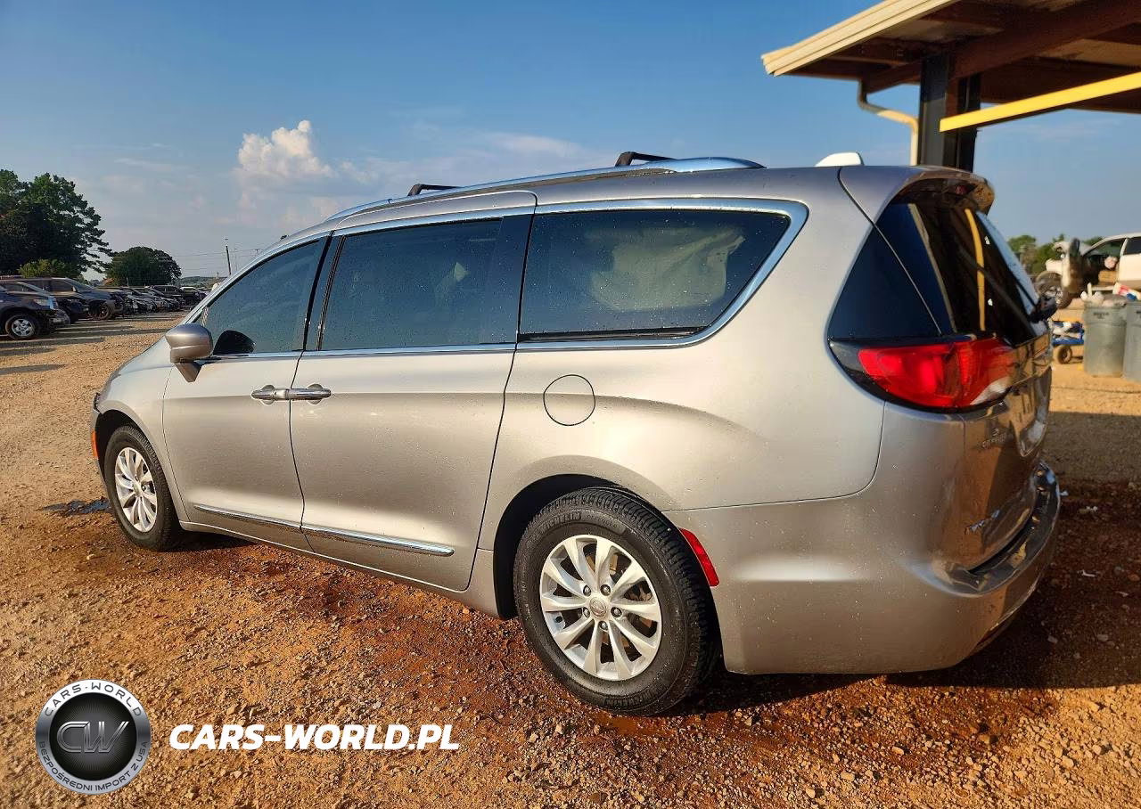 2018 Chrysler Pacifica Touring L VIN:2C4RC1BG9JR306667 - 2