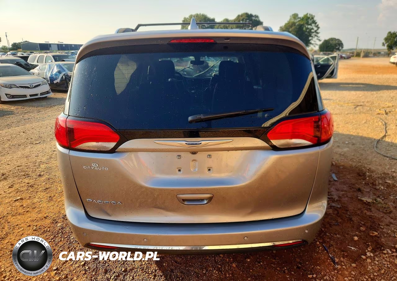2018 Chrysler Pacifica Touring L VIN:2C4RC1BG9JR306667 - 6