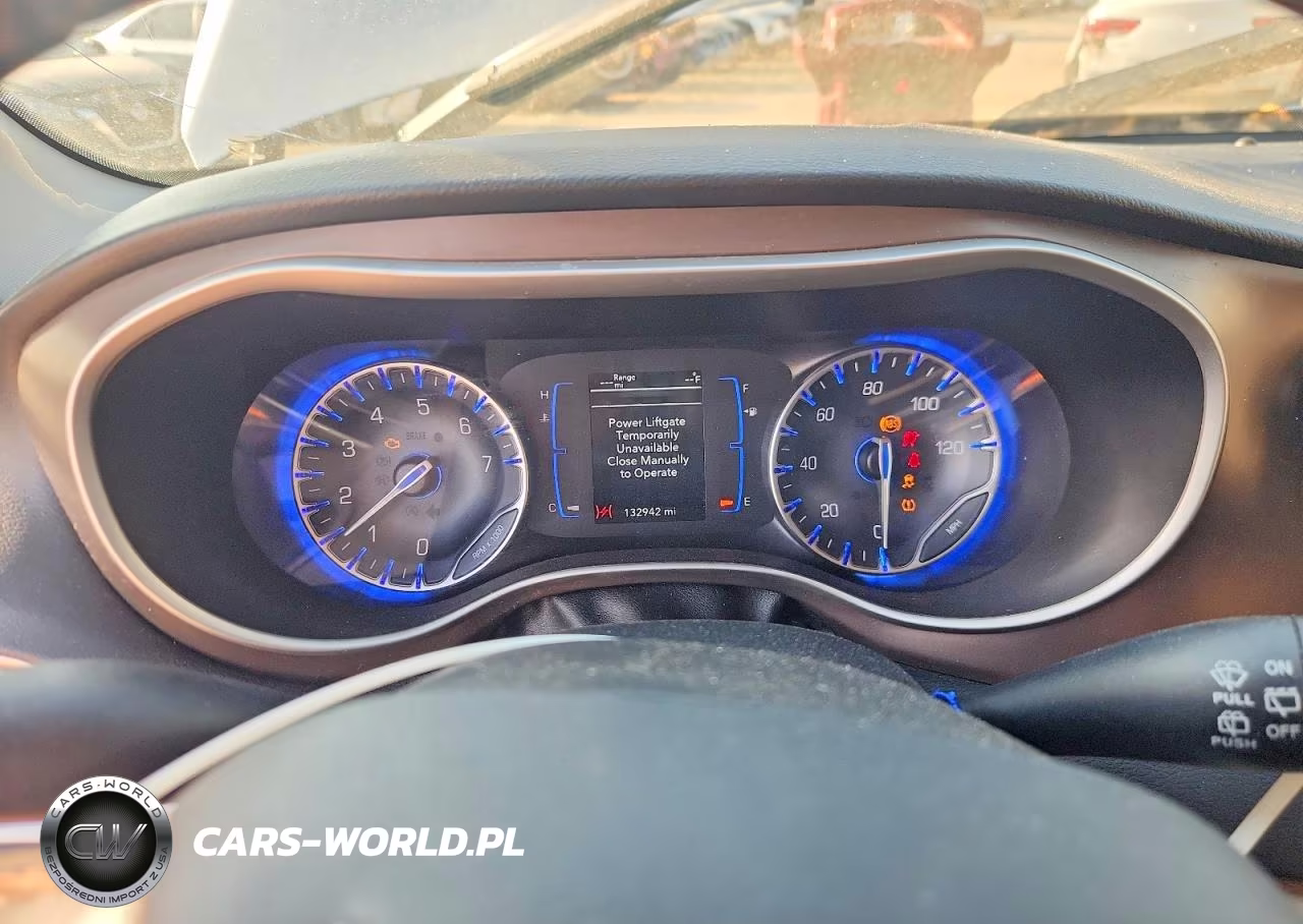 2018 Chrysler Pacifica Touring L VIN:2C4RC1BG9JR306667 - 9