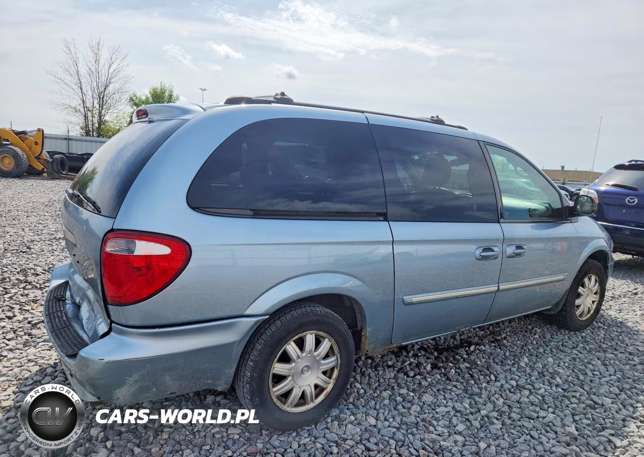 2005 Chrysler Town & Country Touring VIN:2C4GP54L45R514295 - 3
