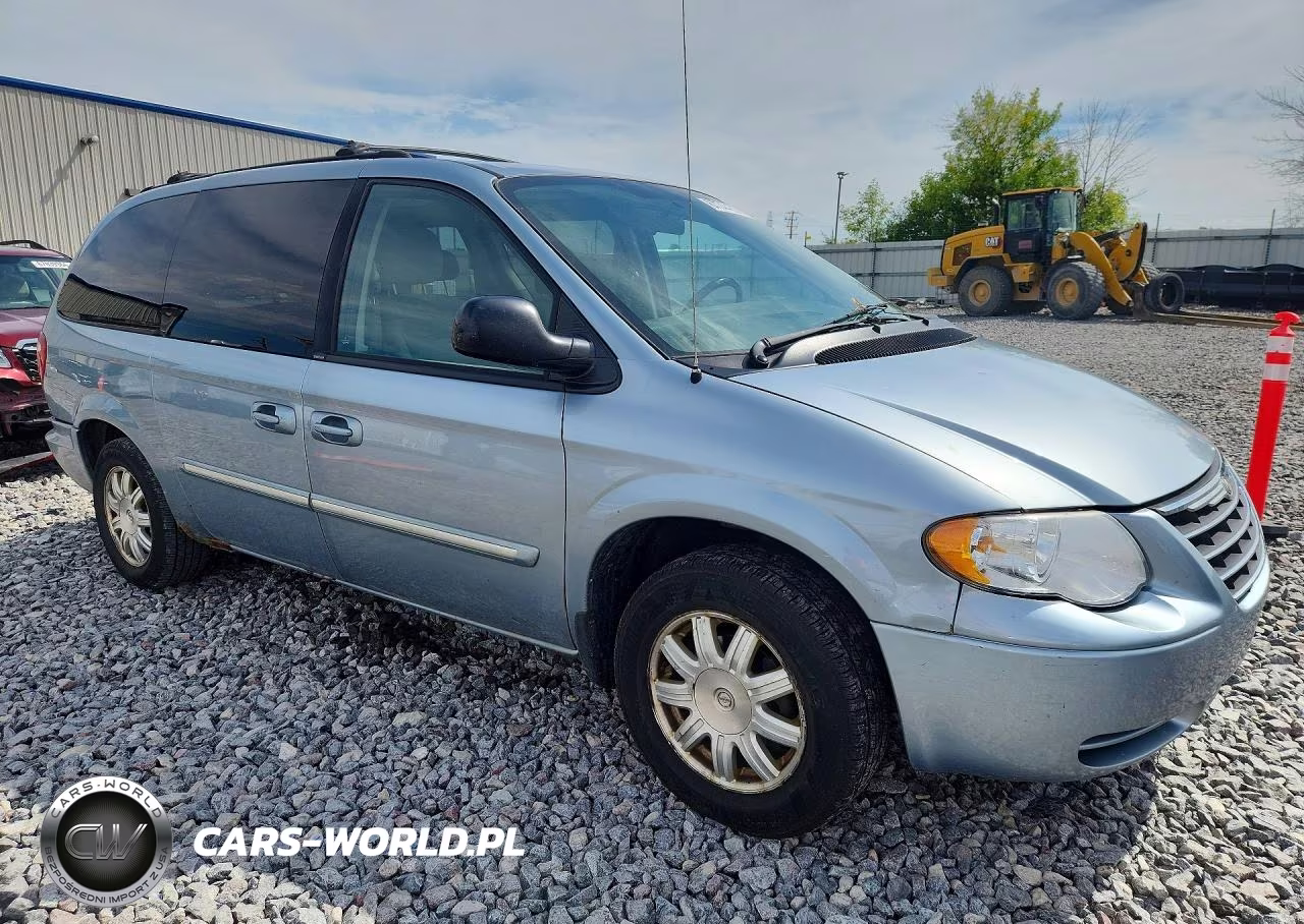 2005 Chrysler Town & Country Touring VIN:2C4GP54L45R514295 - 4