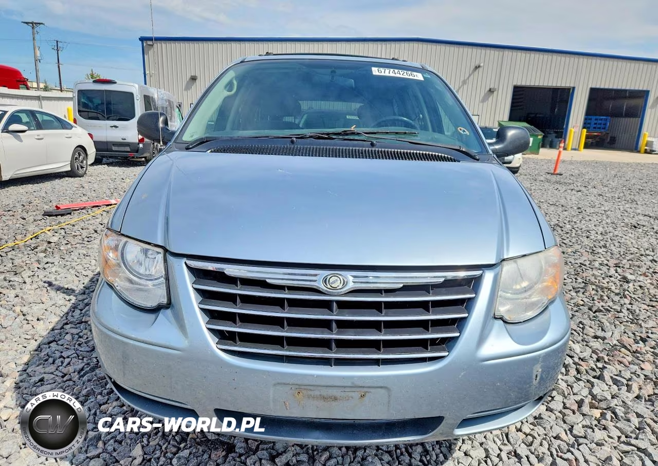 2005 Chrysler Town & Country Touring VIN:2C4GP54L45R514295 - 5