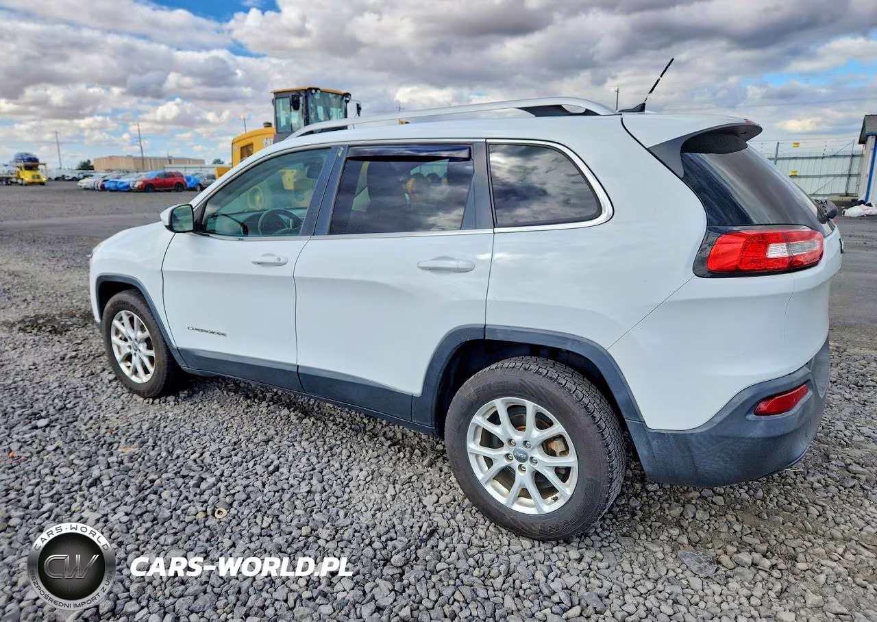 2015 Jeep Cherokee Latitude VIN:1C4PJLCB6FW532031 - 2