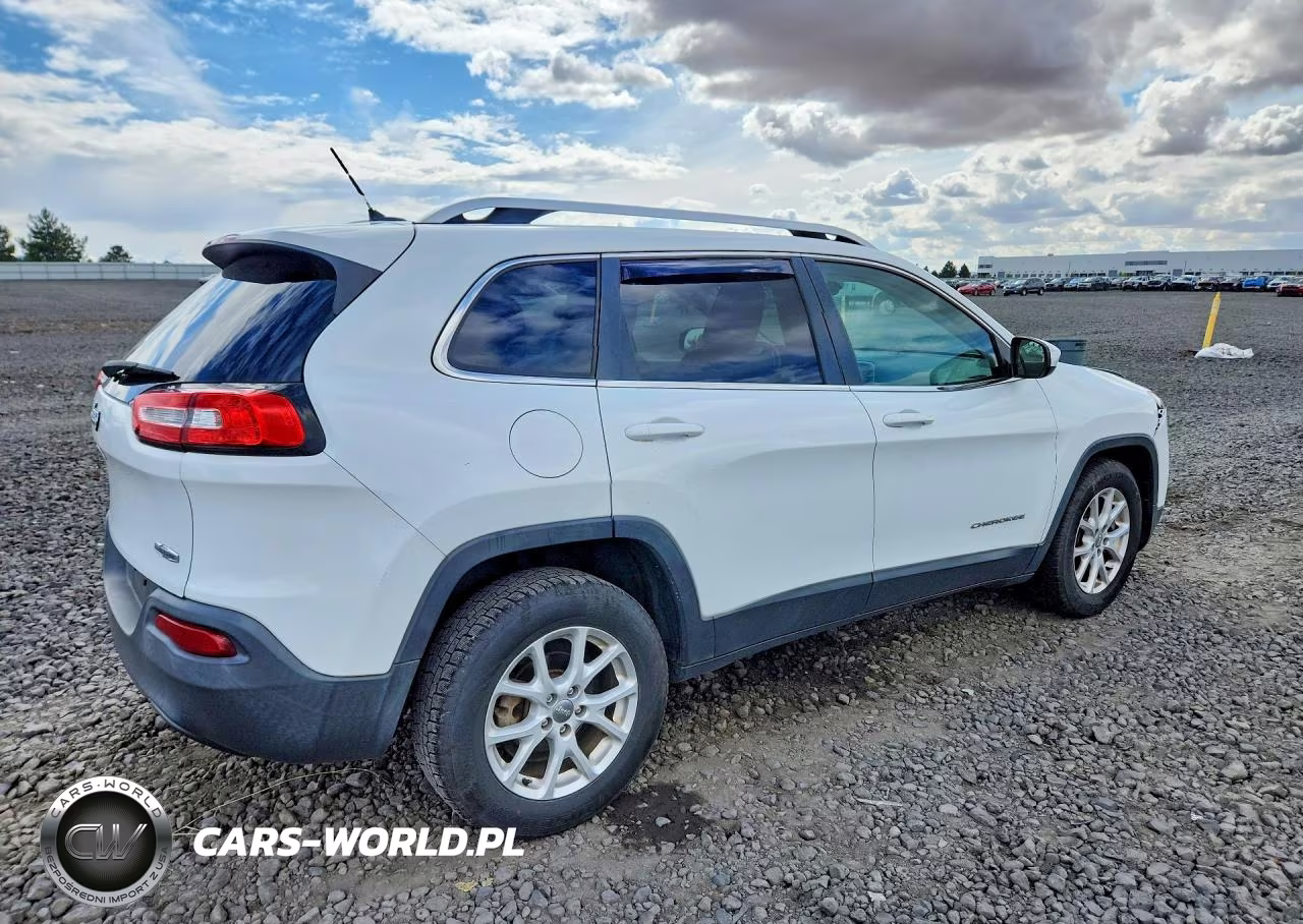 2015 Jeep Cherokee Latitude VIN:1C4PJLCB6FW532031 - 3