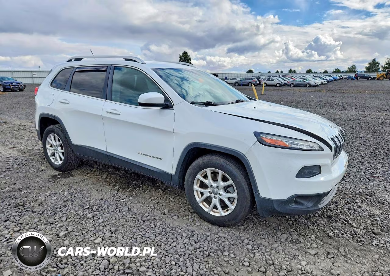2015 Jeep Cherokee Latitude VIN:1C4PJLCB6FW532031 - 4
