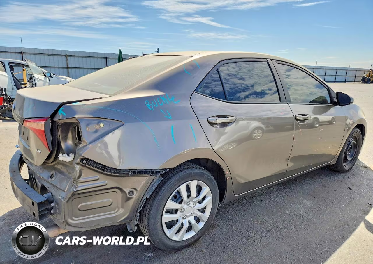 2018 Toyota Corolla Le VIN:2T1BURHEXJC971273 - 3
