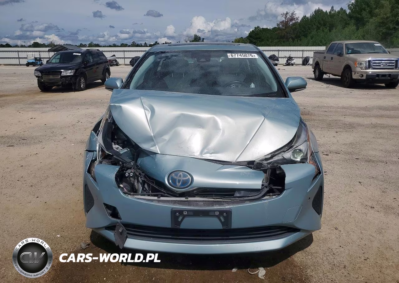 2018 Toyota Prius Four VIN:JTDKARFU5J3554526 - 5