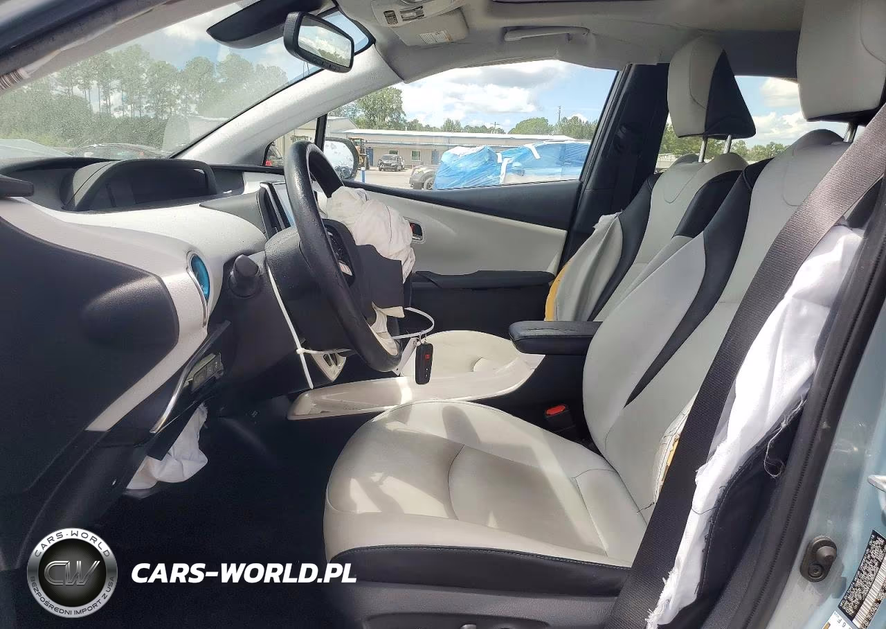 2018 Toyota Prius Four VIN:JTDKARFU5J3554526 - 7