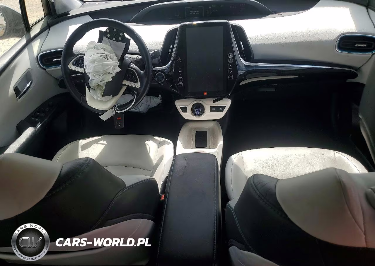 2018 Toyota Prius Four VIN:JTDKARFU5J3554526 - 8