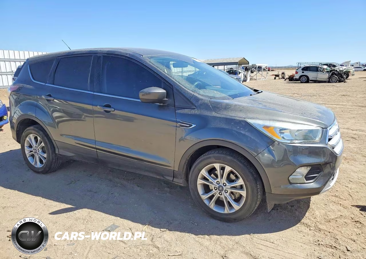2017 Ford Escape Se VIN:1FMCU0GD8HUB44695 - 4