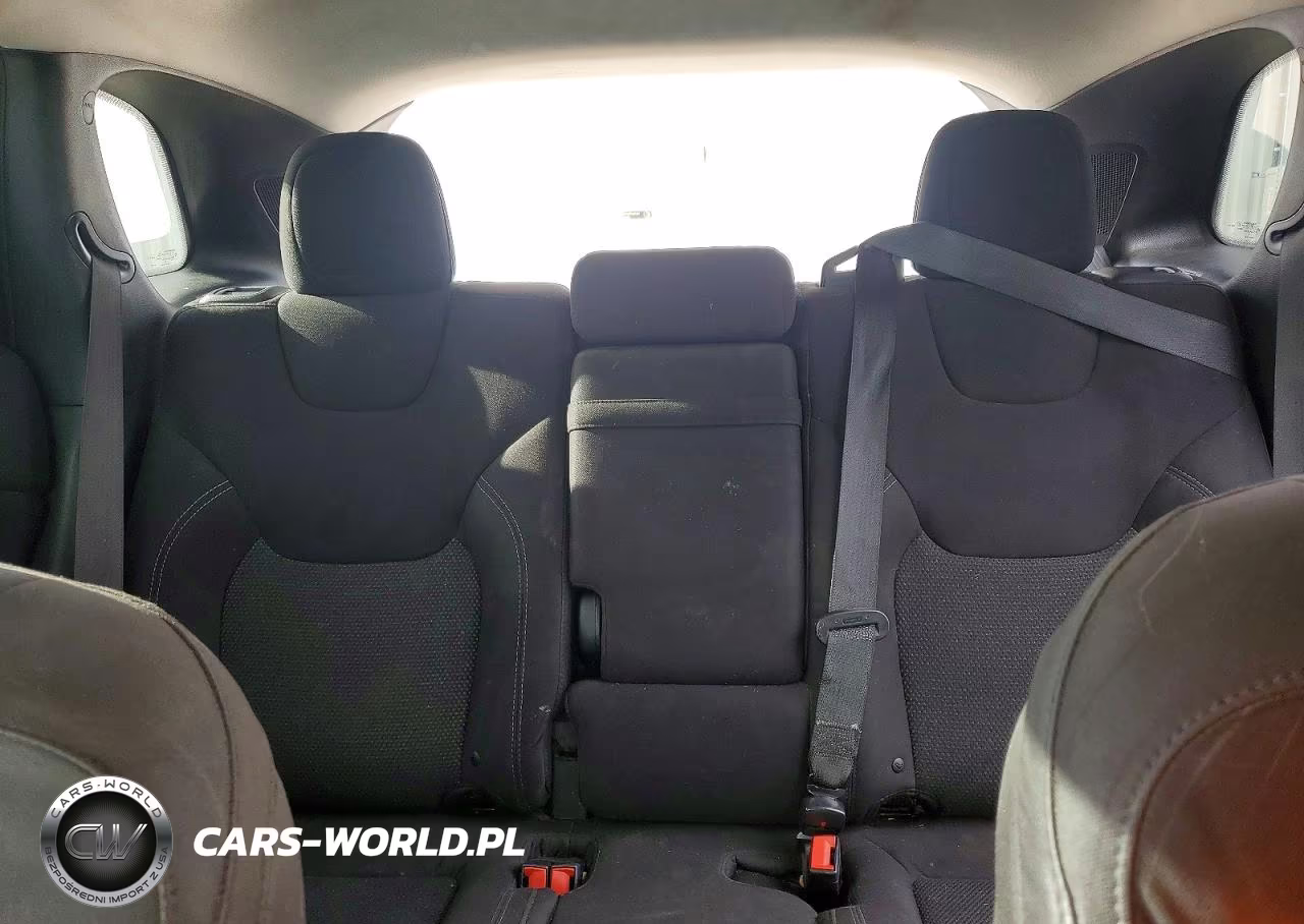 2019 Jeep Cherokee Latitude VIN:1C4PJLCB9KD240878 - 10