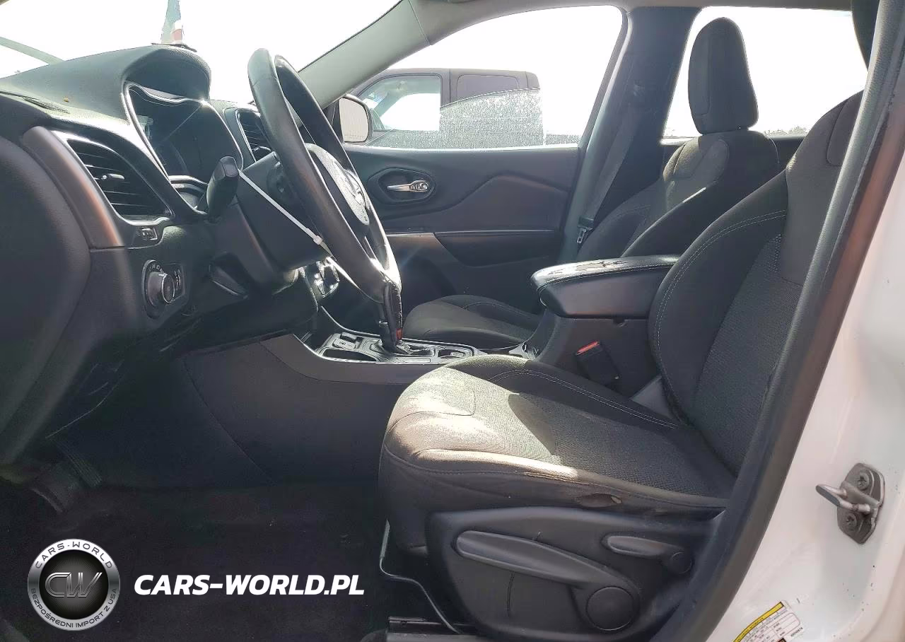 2019 Jeep Cherokee Latitude VIN:1C4PJLCB9KD240878 - 7