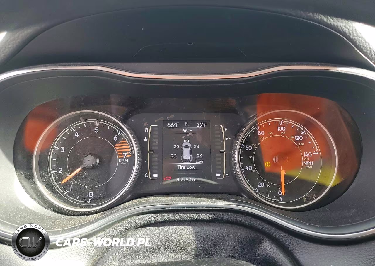2019 Jeep Cherokee Latitude VIN:1C4PJLCB9KD240878 - 9