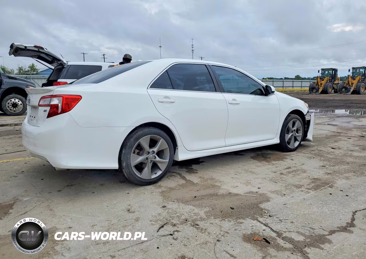 2014 Toyota Camry Se V6 VIN:4T1BK1FK1EU025857 - 3
