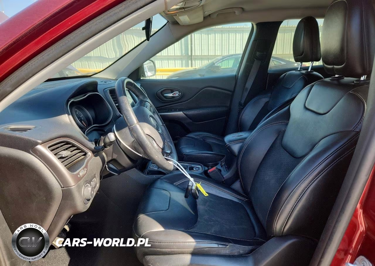 2019 Jeep Cherokee Latitude Plus VIN:1C4PJLLB4KD301537 - 7