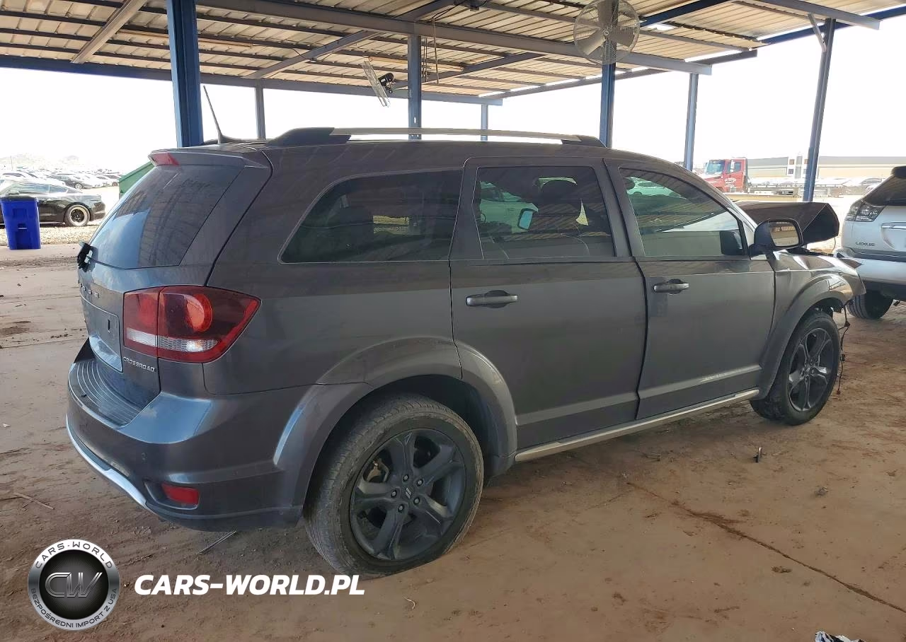 2018 Dodge Journey Crossroad VIN:3C4PDCGG9JT528180 - 3