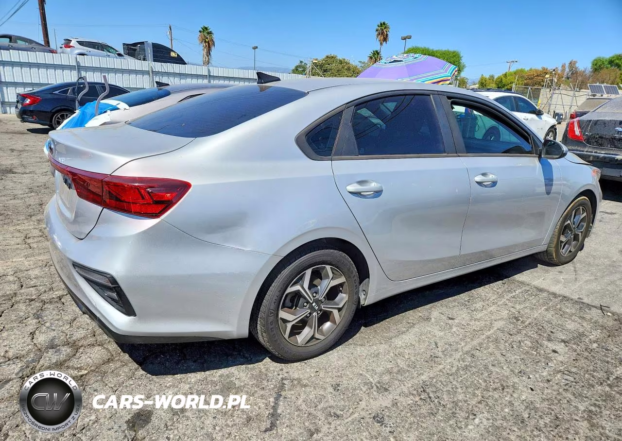 2020 Kia Forte Lxs VIN:3KPF24AD2LE192983 - 3
