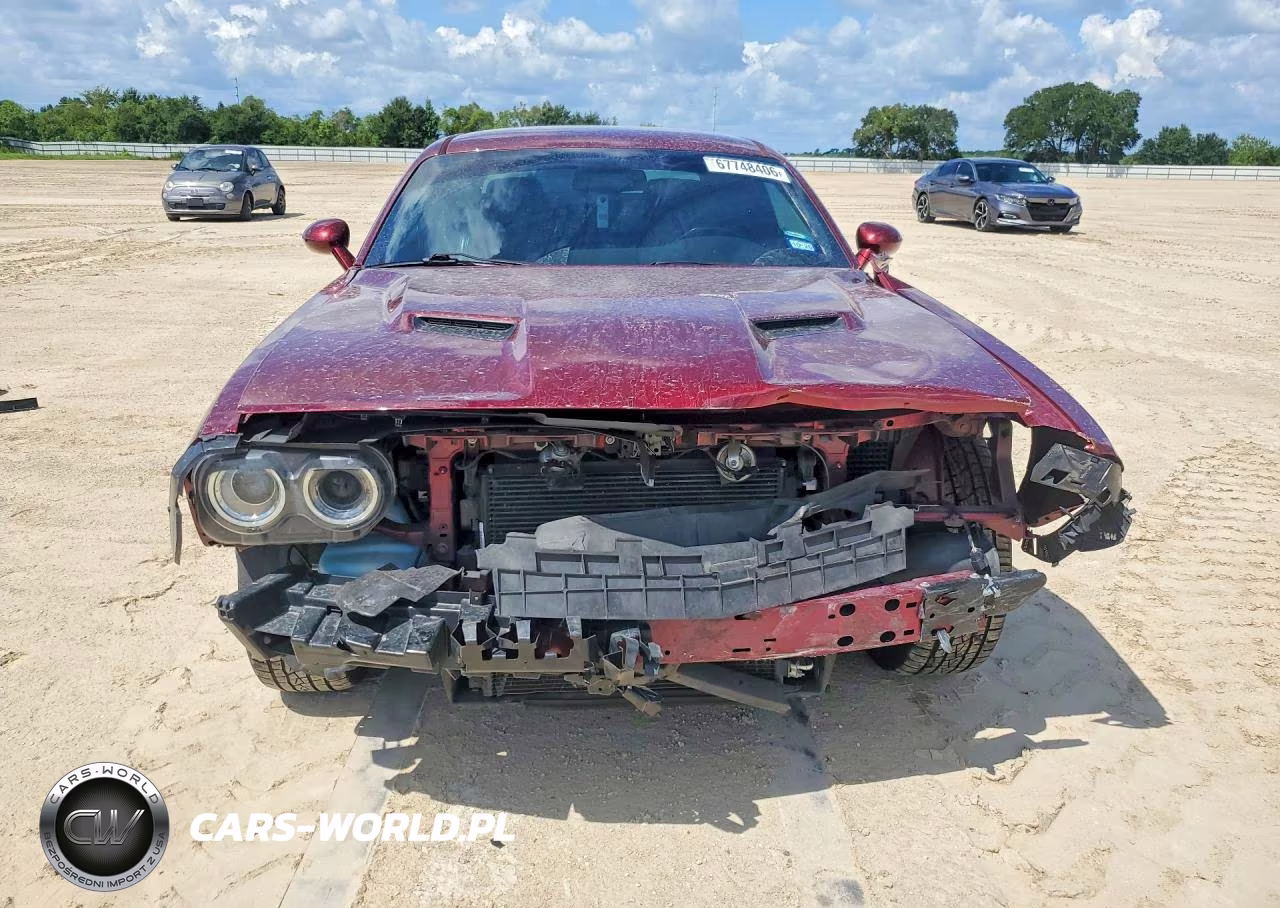 2018 Dodge Challenger Sxt VIN:2C3CDZAG4JH251543 - 5