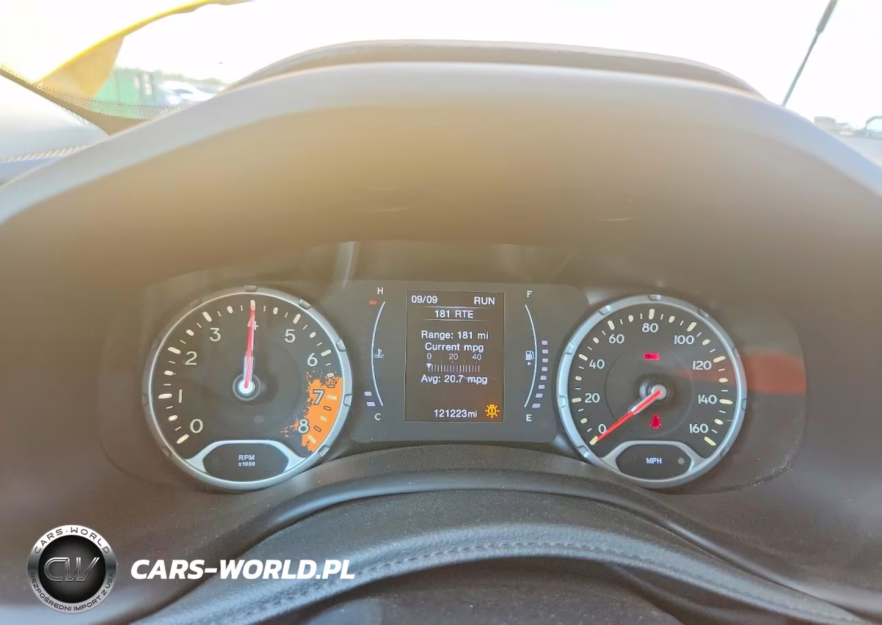2017 Jeep Renegade Latitude VIN:ZACCJABH9HPG63527 - 9