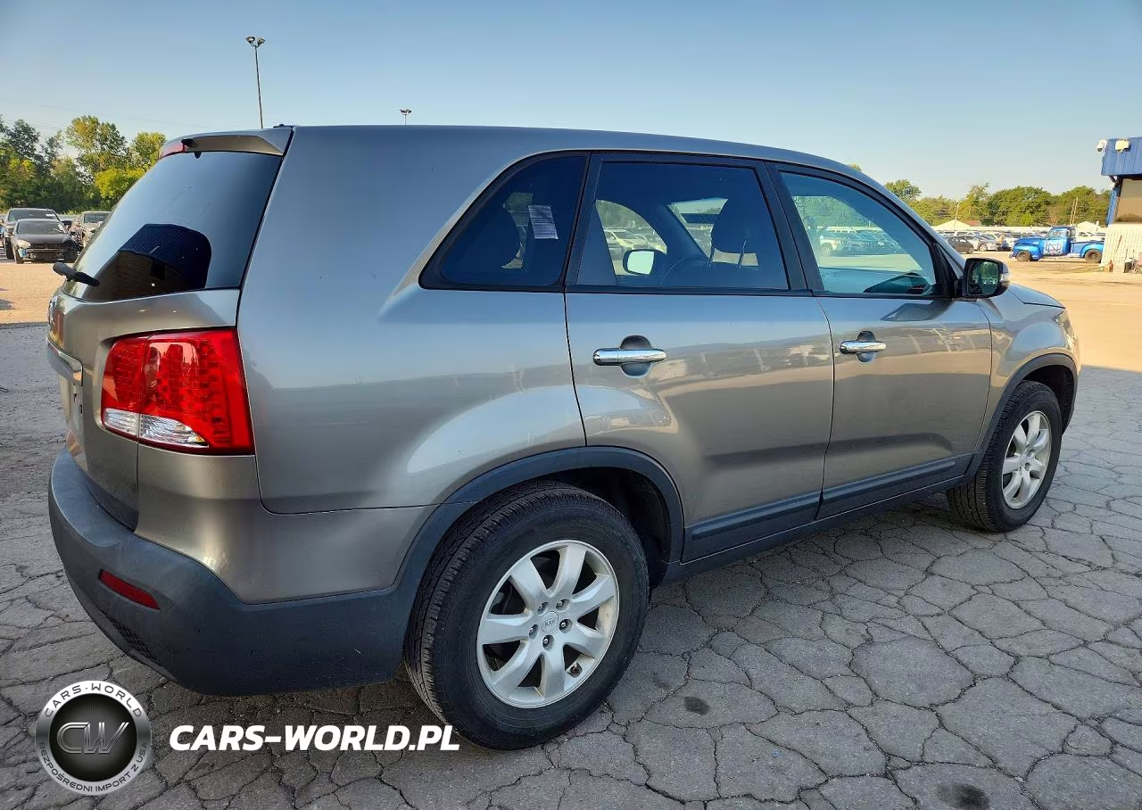 2011 Kia Sorento Lx VIN:5XYKT3A18BG046049 - 3