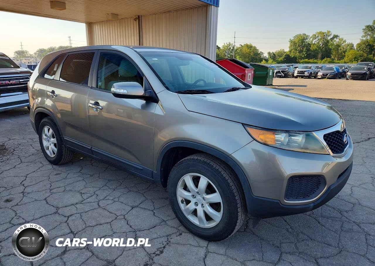 2011 Kia Sorento Lx VIN:5XYKT3A18BG046049 - 4