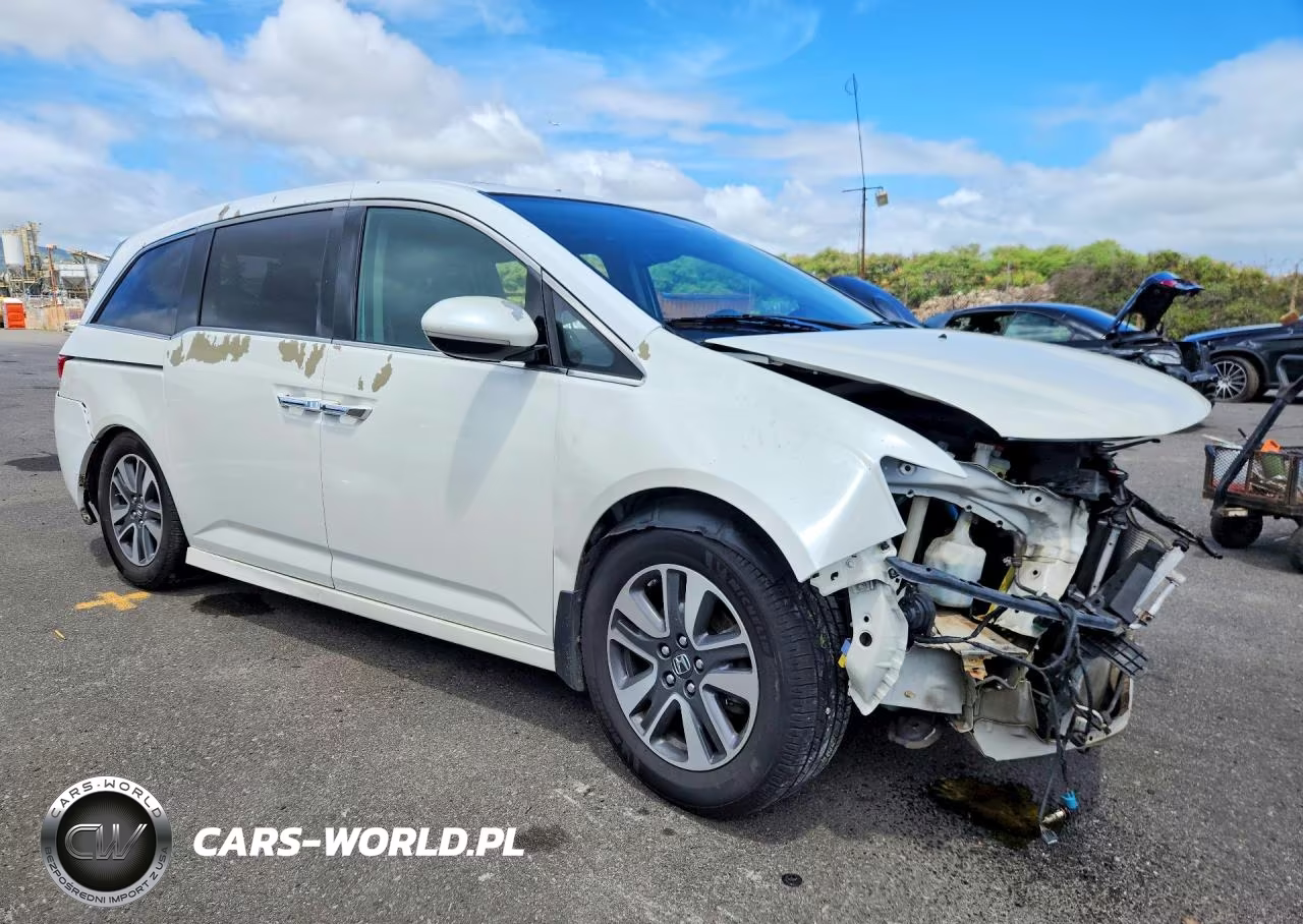 2014 Honda Odyssey Touring VIN:5FNRL5H92EB123337 - 4