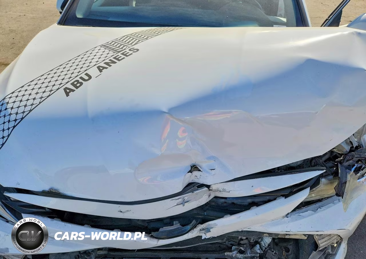 2018 Toyota Camry Le VIN:4T1B11HK4JU072584 - 11