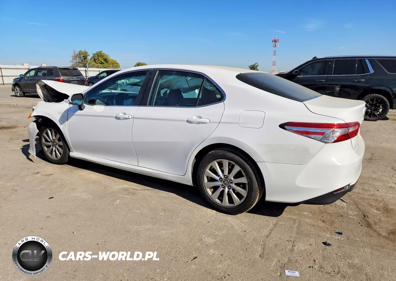 2018 Toyota Camry Le VIN:4T1B11HK4JU072584 - 2