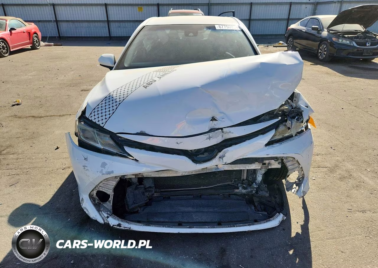 2018 Toyota Camry Le VIN:4T1B11HK4JU072584 - 5