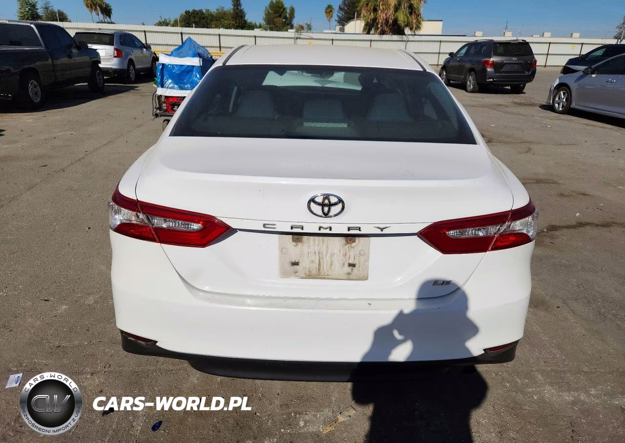 2018 Toyota Camry Le VIN:4T1B11HK4JU072584 - 6