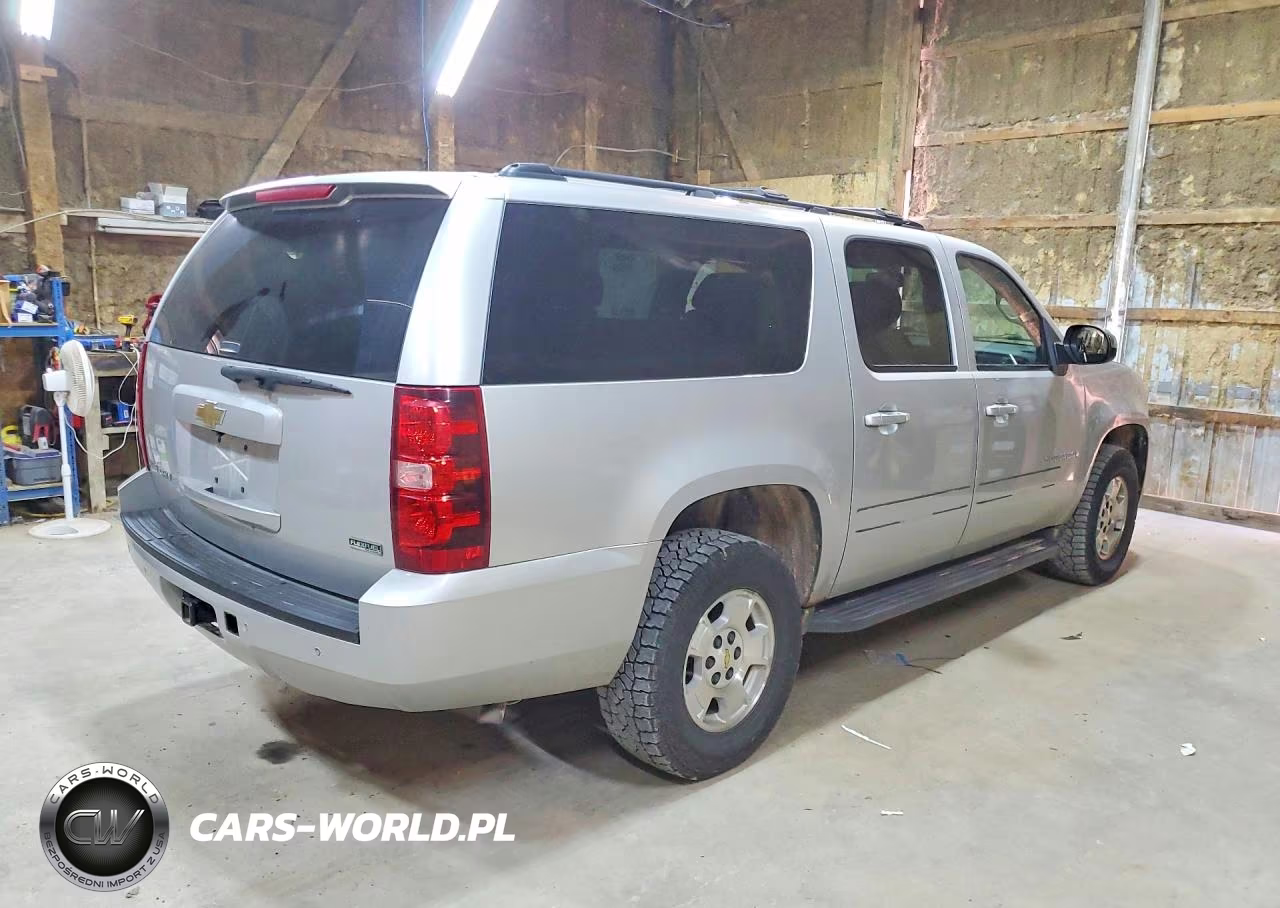 2011 Chevrolet Suburban K1500 Ls VIN:1GNSKHE30BR367331 - 3