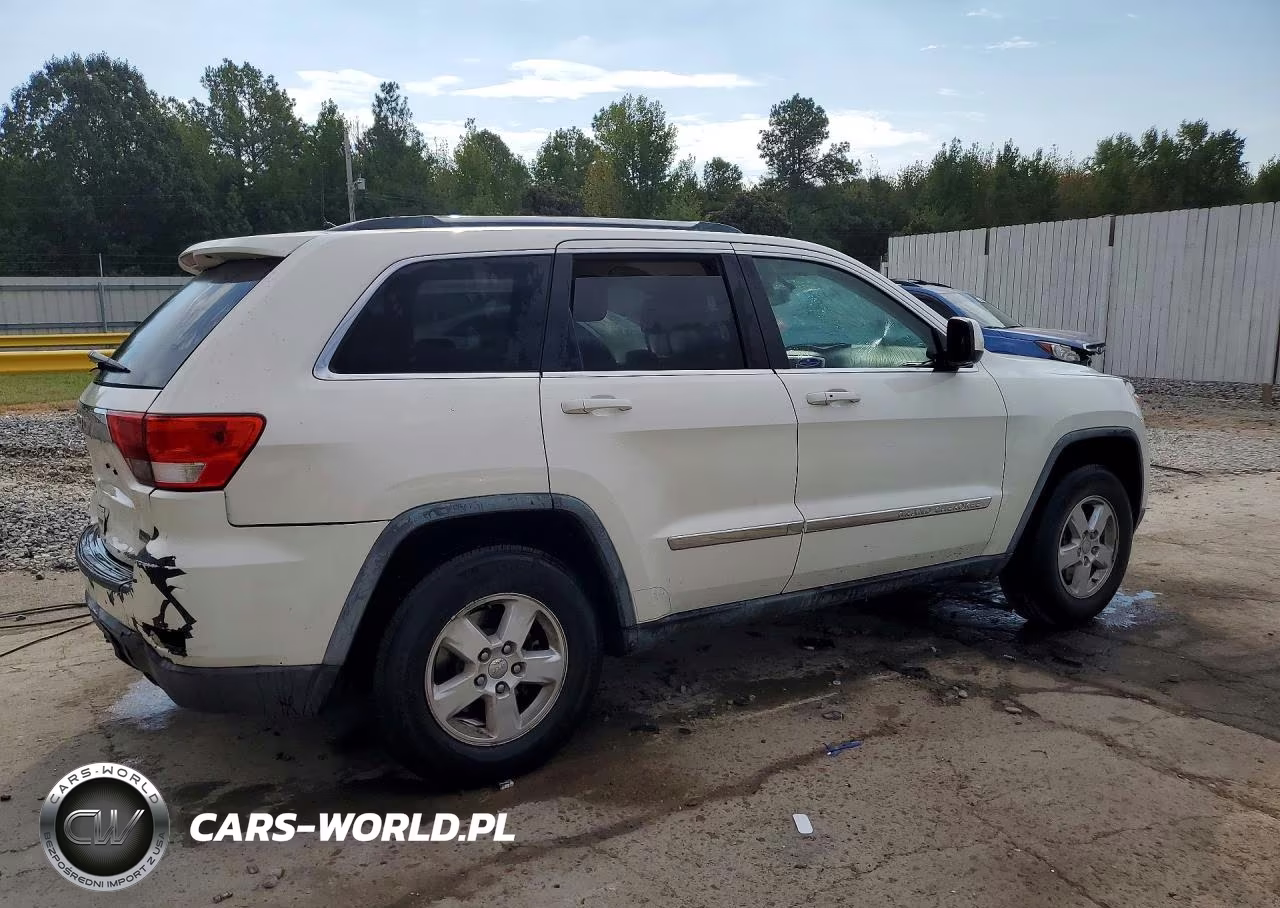 2011 Jeep Grand Cherokee Laredo VIN:1J4RR4GG8BC617651 - 3