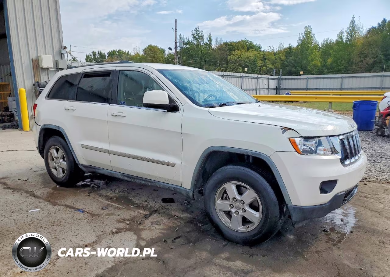 2011 Jeep Grand Cherokee Laredo VIN:1J4RR4GG8BC617651 - 4