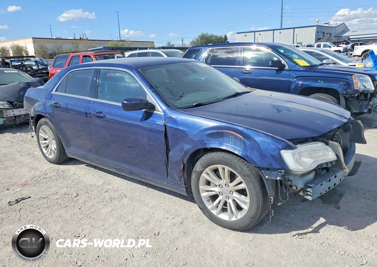 2017 Chrysler 300 Limited VIN:2C3CCAAGXHH591035 - 4