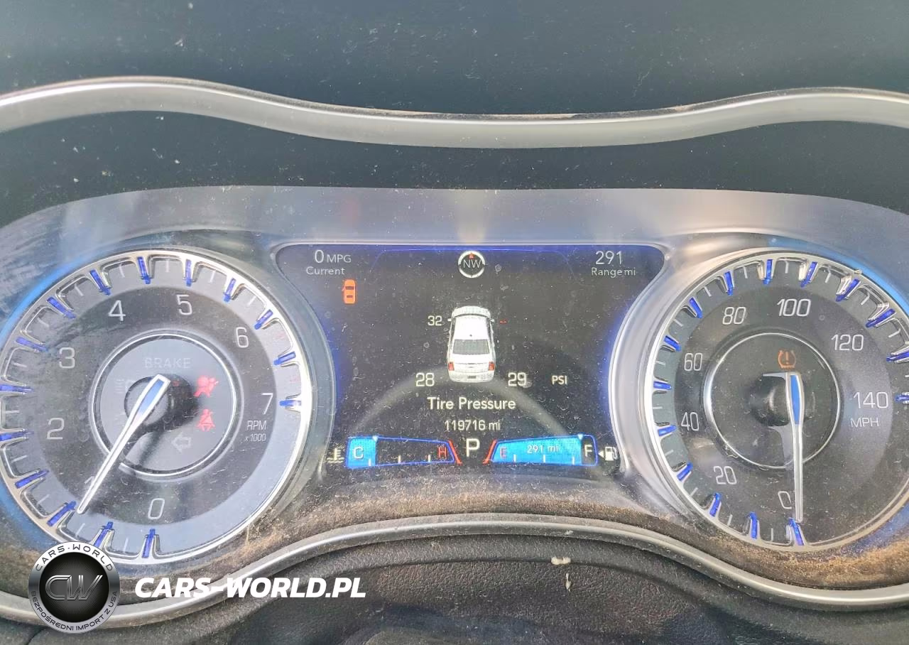 2017 Chrysler 300 Limited VIN:2C3CCAAGXHH591035 - 9