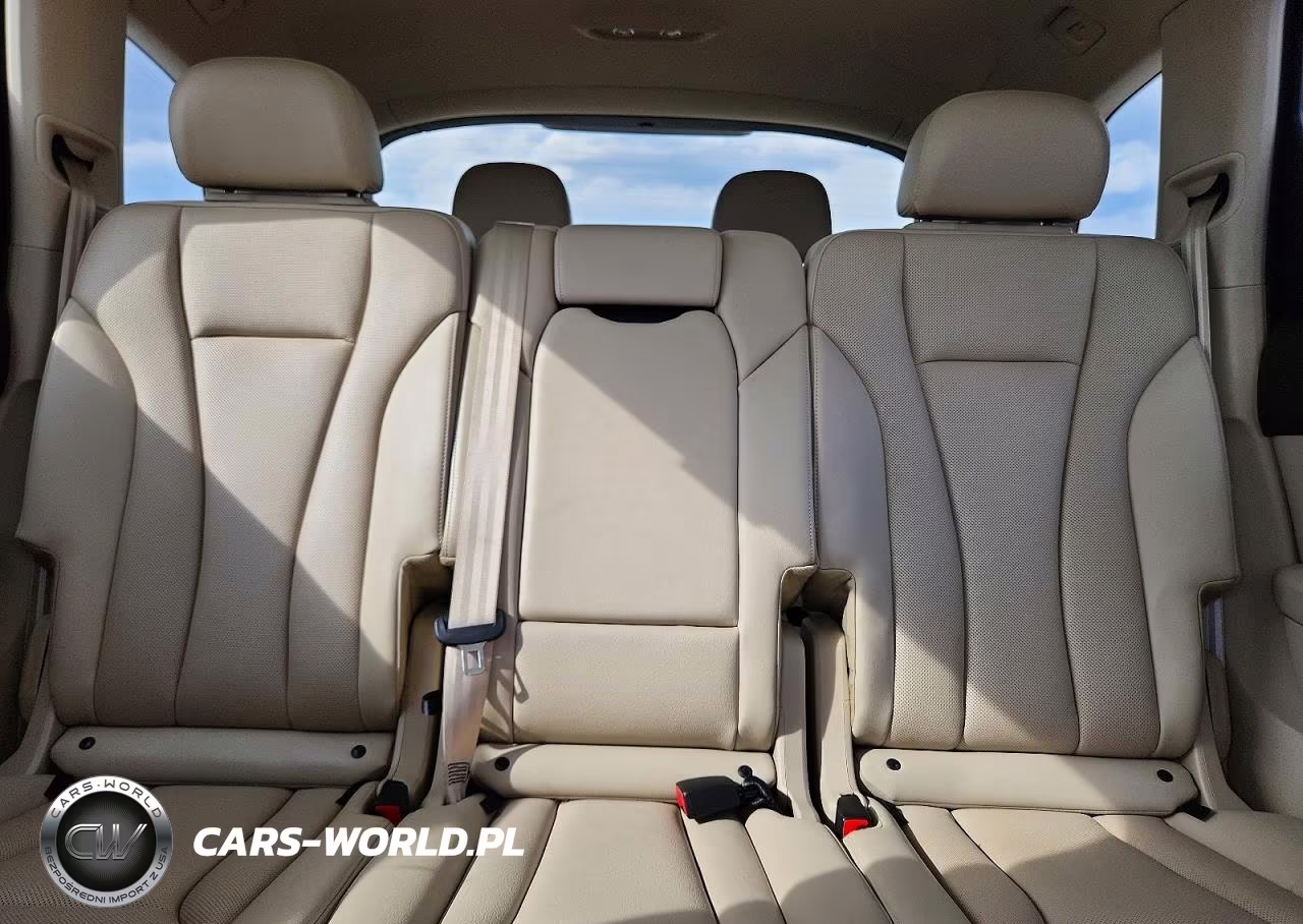 2018 Audi Q7 Prestige VIN:WA1VAAF76JD001820 - 10