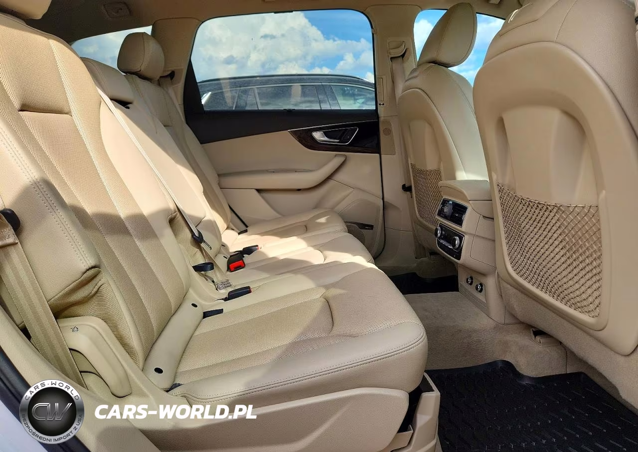 2018 Audi Q7 Prestige VIN:WA1VAAF76JD001820 - 11