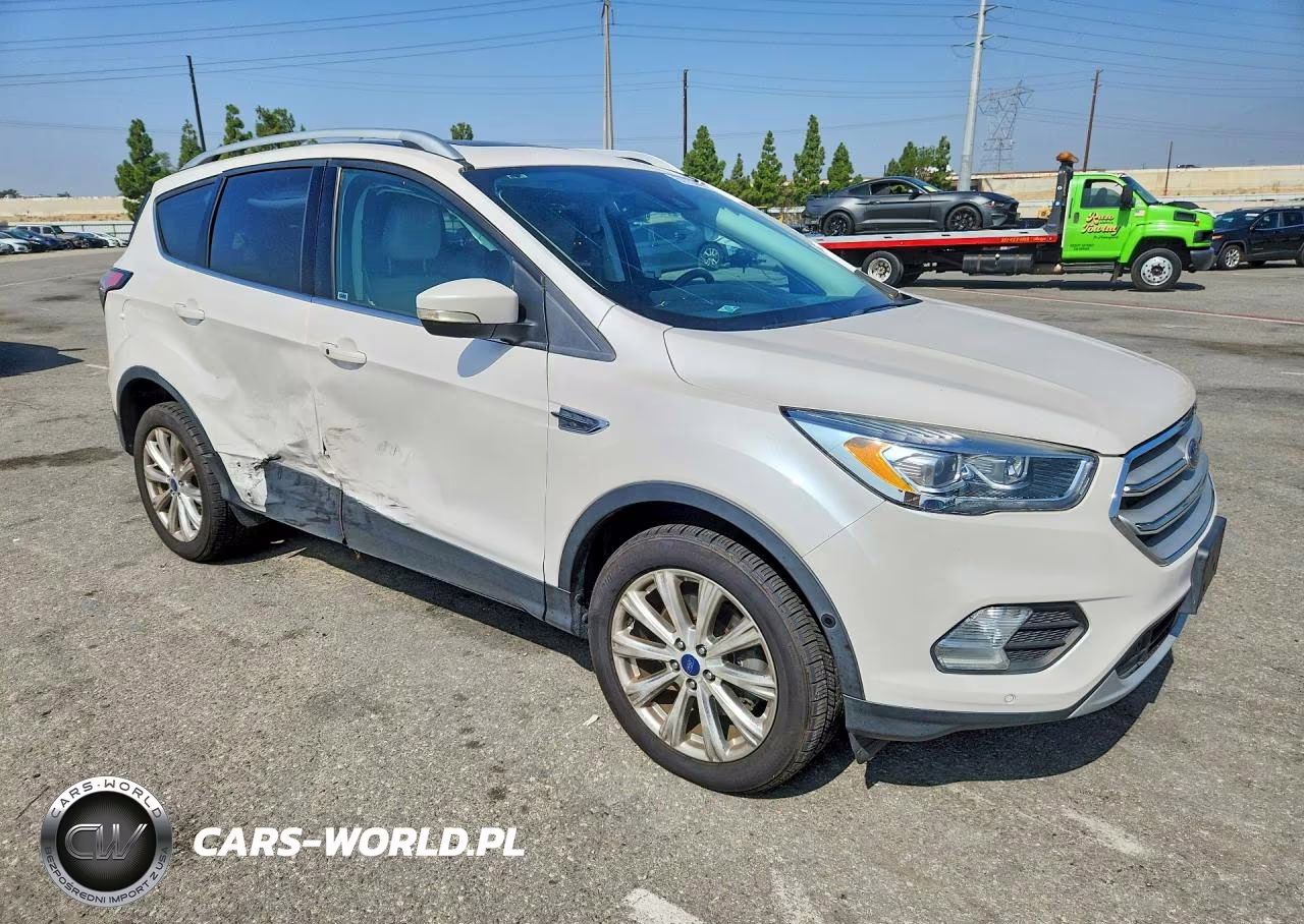 2018 Ford Escape Titanium VIN:1FMCU9J9XJUA24668 - 4