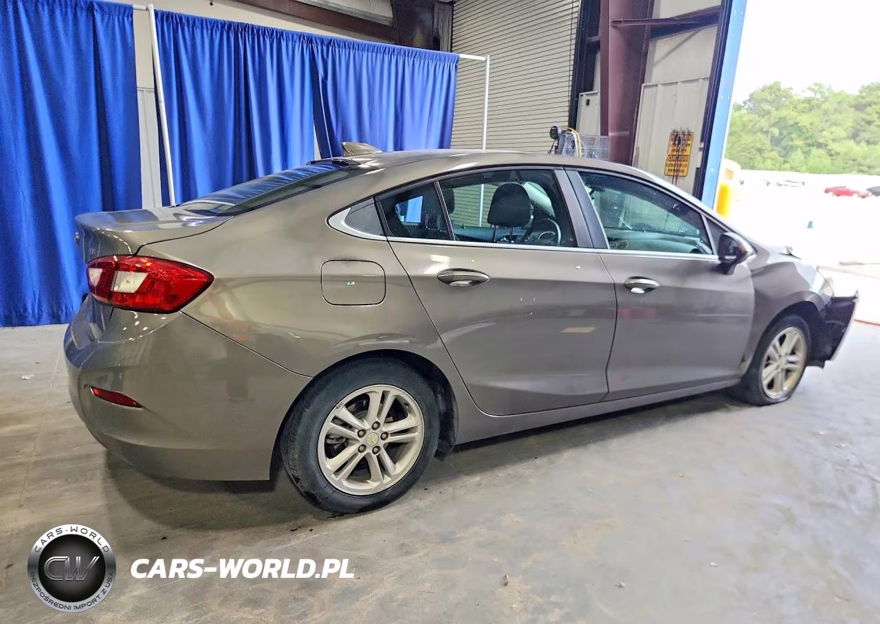 2018 Chevrolet Cruze Lt VIN:1G1BE5SM0J7156578 - 3