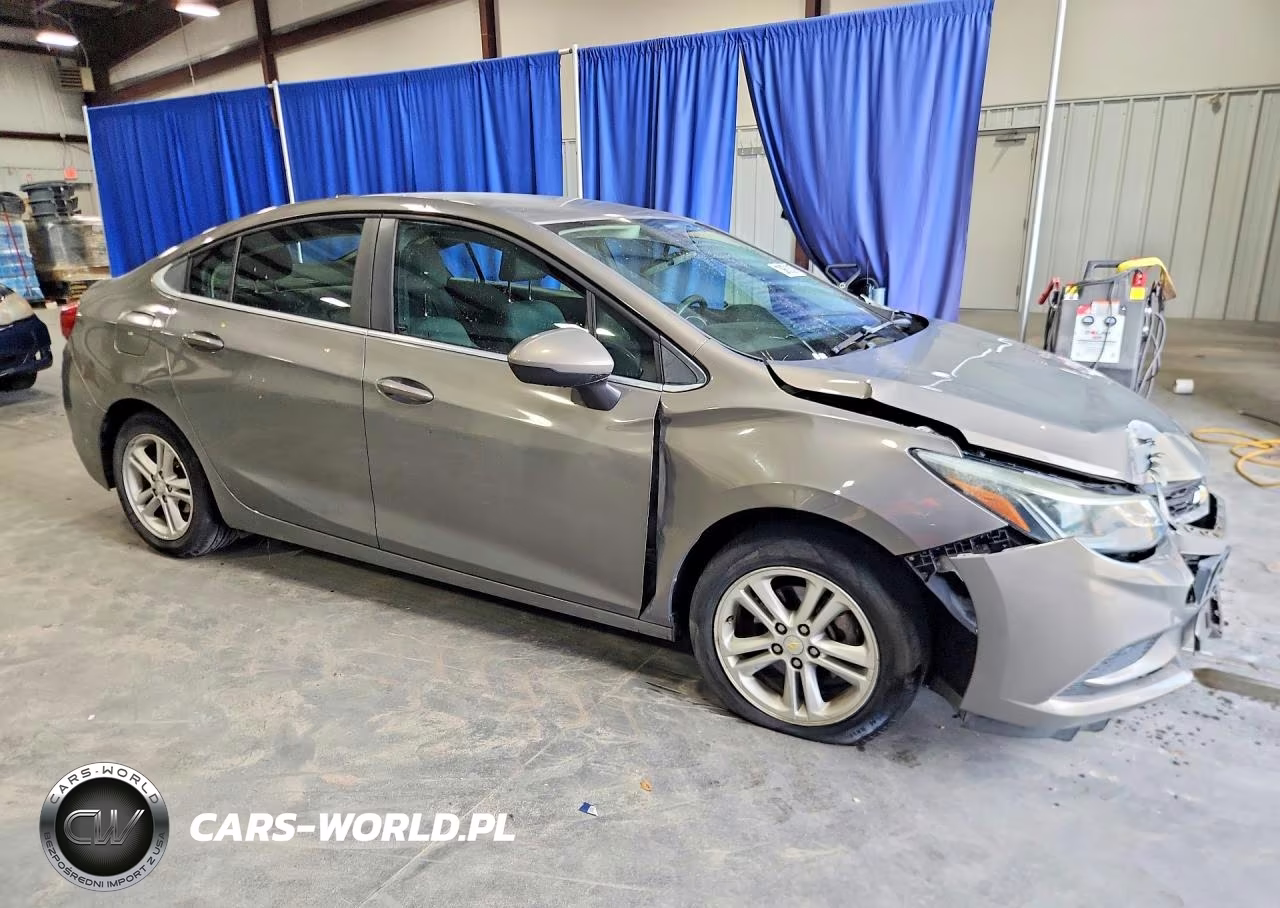 2018 Chevrolet Cruze Lt VIN:1G1BE5SM0J7156578 - 4