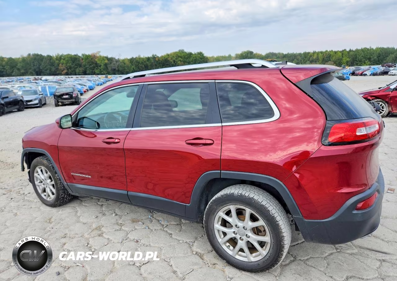 2015 Jeep Cherokee Latitude VIN:1C4PJLCS9FW542200 - 2