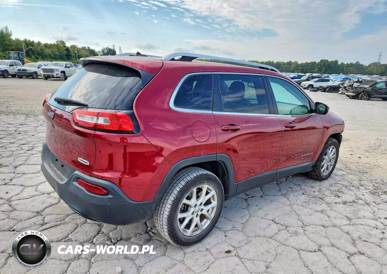 2015 Jeep Cherokee Latitude VIN:1C4PJLCS9FW542200 - 3