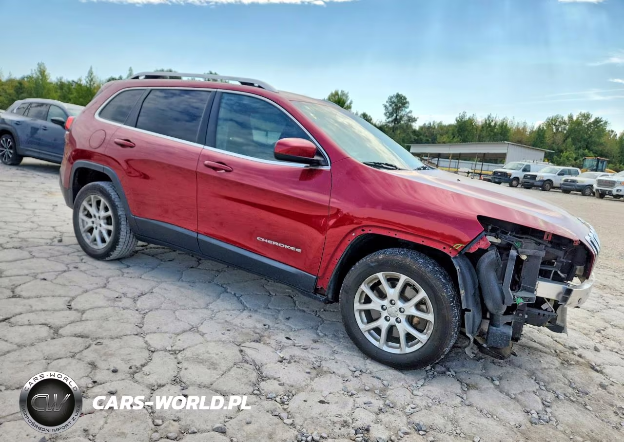 2015 Jeep Cherokee Latitude VIN:1C4PJLCS9FW542200 - 4