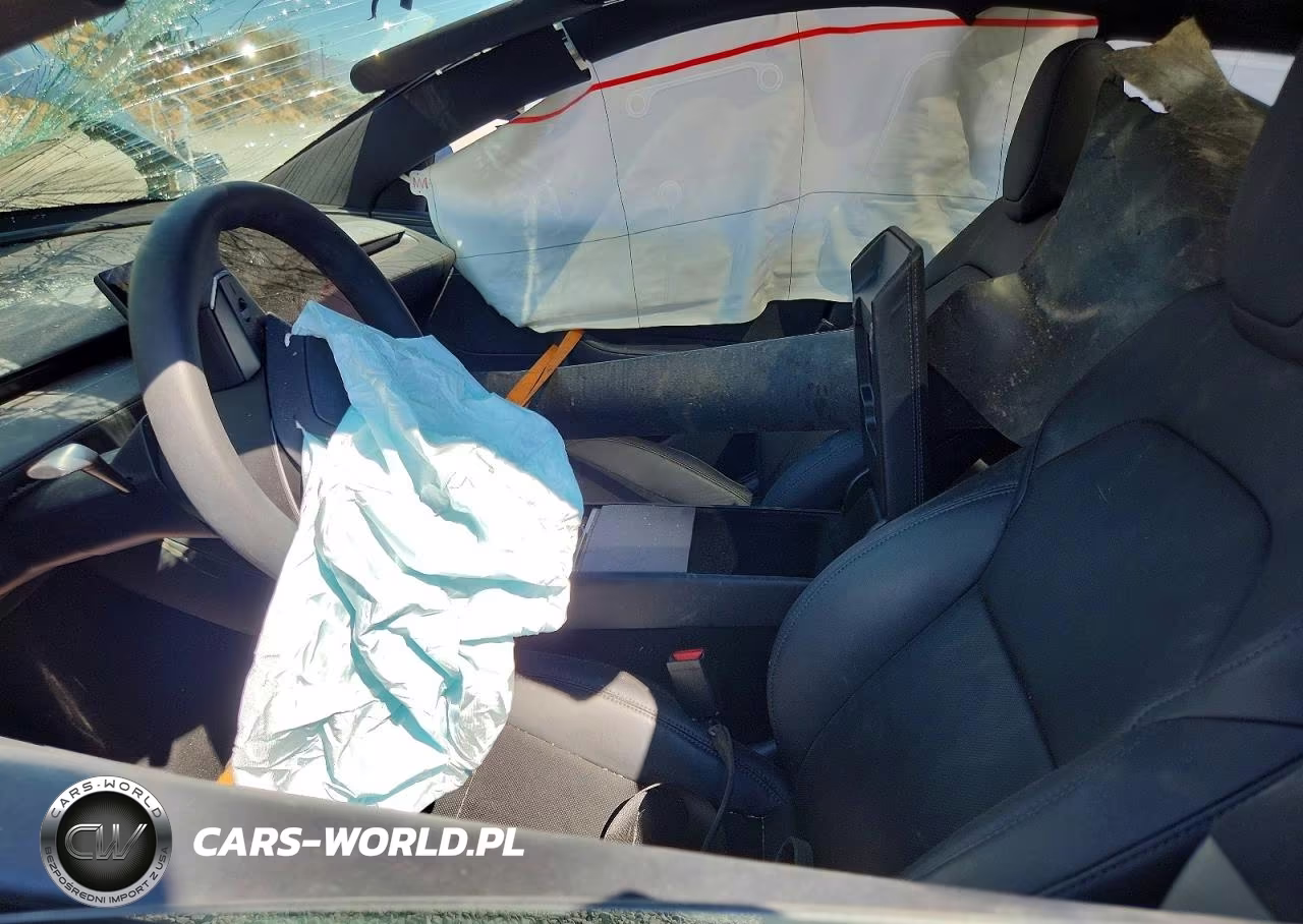 2026 Tesla Model Y VIN:7SAYGDEE6TF574203 - 7