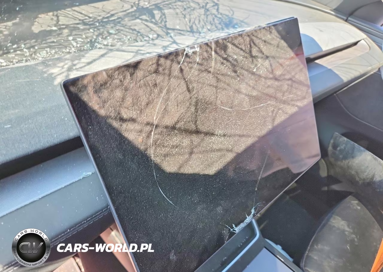 2026 Tesla Model Y VIN:7SAYGDEE6TF574203 - 9