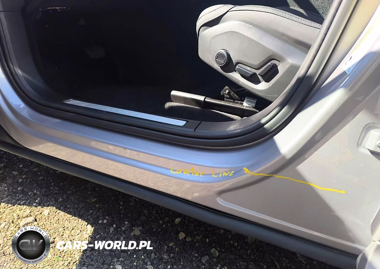 2026 Volvo Xc60 Plus VIN:YV4M12RC5T1386868 - 8