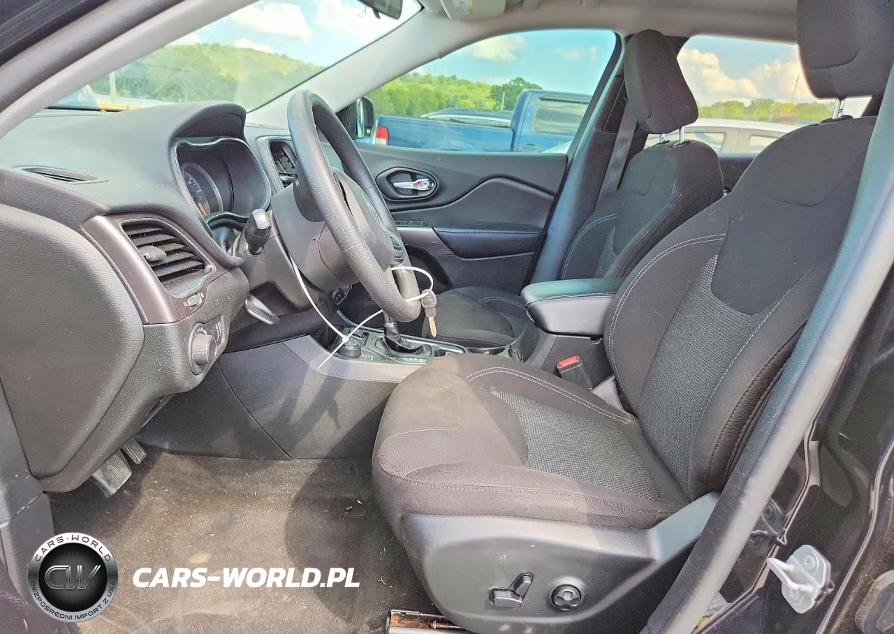 2020 Jeep Cherokee Latitude VIN:1C4PJMCX1LD638623 - 7