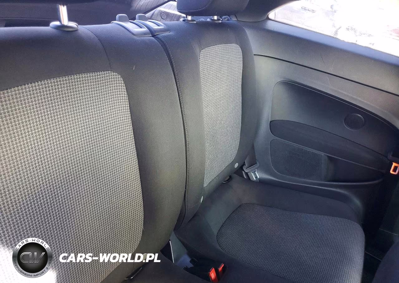 2019 Volkswagen Beetle S VIN:3VWFD7ATXKM707166 - 10