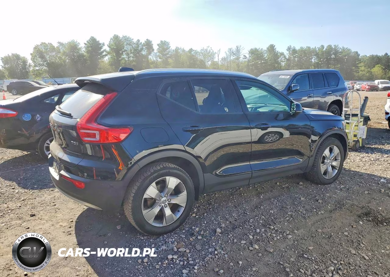 2021 Volvo Xc40 T5 Momentum VIN:YV4162UK3M2424922 - 3