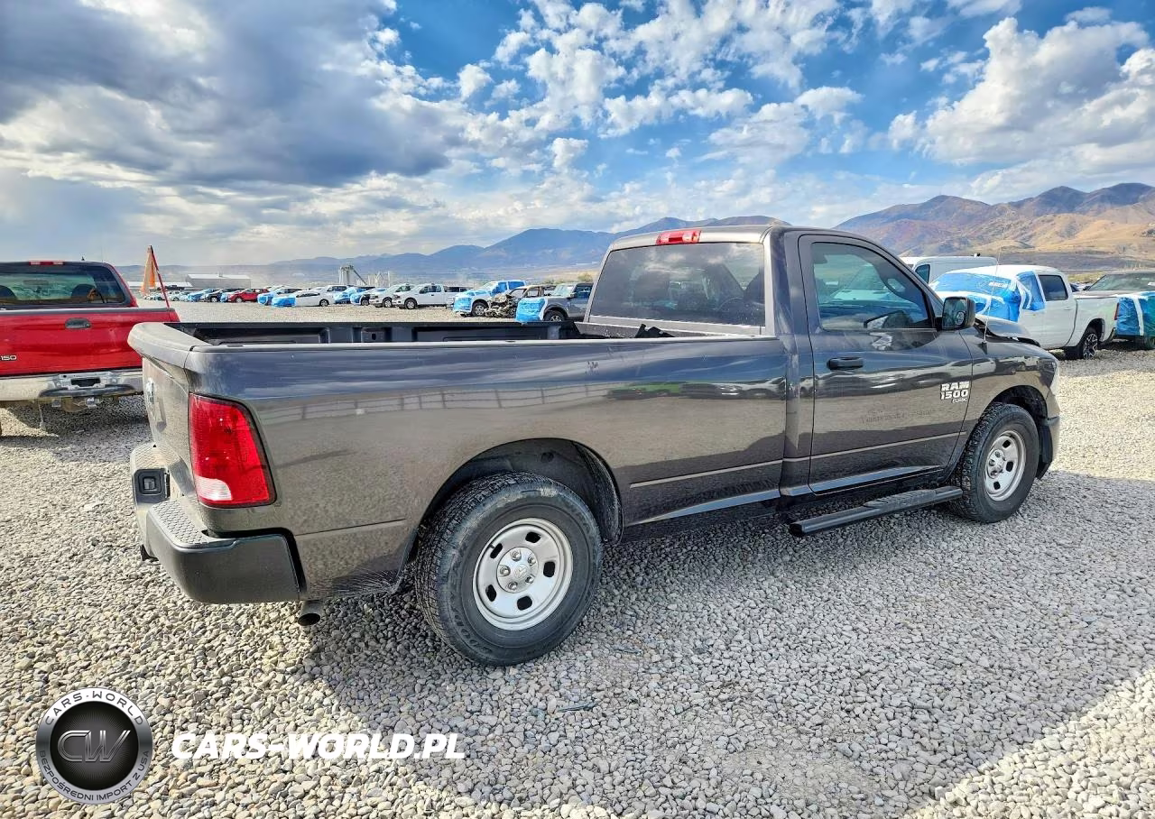 2023 Ram 1500 Classic Tradesman VIN:3C6JR6DG2PG640342 - 3